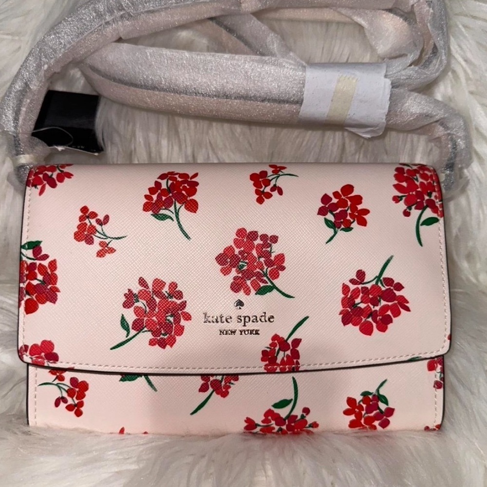 Kate Spade New York Costal Crossbody in light pink with red flowers